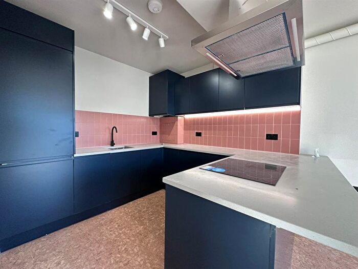 2 Bedroom Flat To Rent In Overbury Road, London, N15