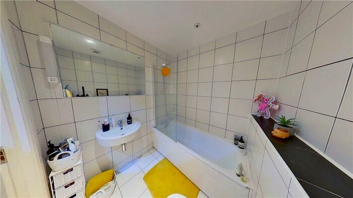 2 Bedroom Apartment To Rent In Furley Road, London, SE15