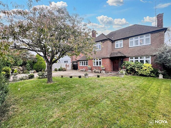 4 Bedroom Detached House For Sale In Old Bedford Road, Luton, LU2