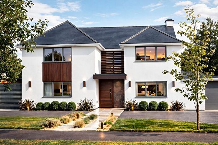 4 Bedroom Detached House For Sale In Barlings Road, Harpenden, AL5