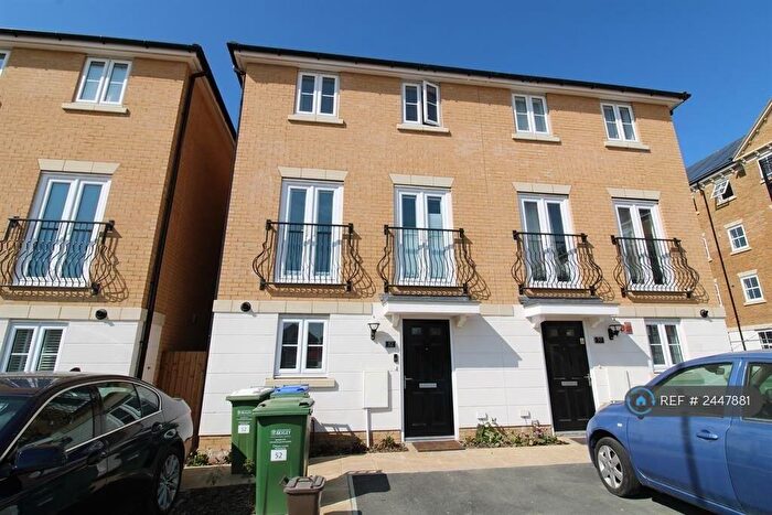 4 Bedroom Semi-Detached House To Rent In Slade Green Road, Erith, DA8