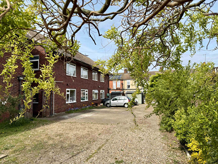 2 Bedroom Apartment For Sale In Windsor Court, Felixstowe, IP11