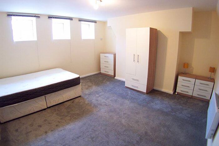 2 Bedroom Flat To Rent In Bainbrigge Road, Leeds, LS6