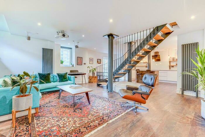 3 Bedroom Flat To Rent In Clarence Road, Hackney, E5