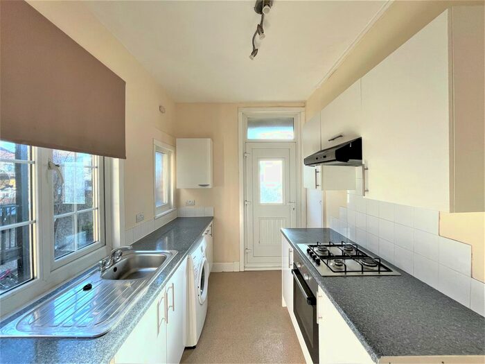3 Bedroom Flat To Rent In Pitshanger Lane, London W5