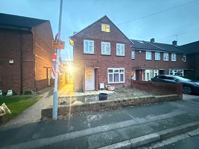 3 Bedroom Flat To Rent In Pinn Close, Uxbridge, UB8