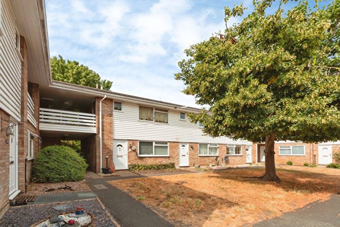 1 Bedroom Flat For Sale In Highclere Court, Woking, Surrey, GU21