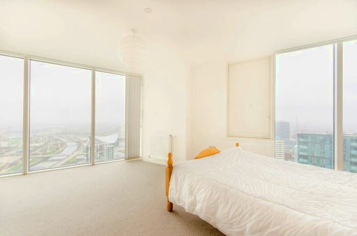 2 Bedroom Flat To Rent In High Street, Stratford, London, E15