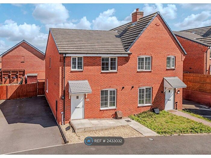 3 Bedroom Semi-Detached House To Rent In Egremont Close, Evesham, WR11