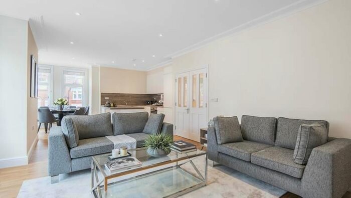 3 Bedroom Flat To Rent In King Street, London, W6