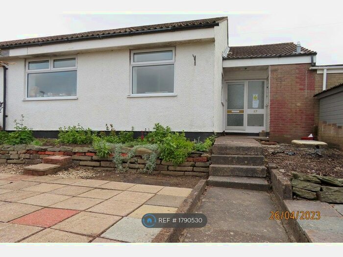 3 Bedroom Bungalow To Rent In St. James Close, Maesycwmmer, Hengoed, CF82