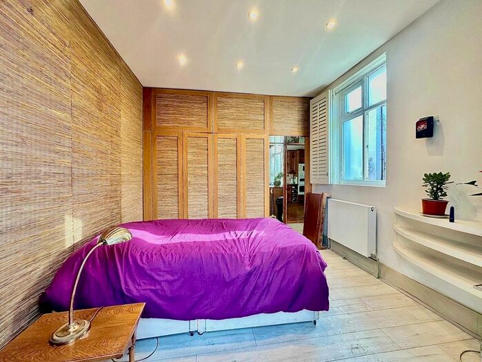 1 Bedroom Flat To Rent In Alexandra Park Road, Alexandra Park, London, N22