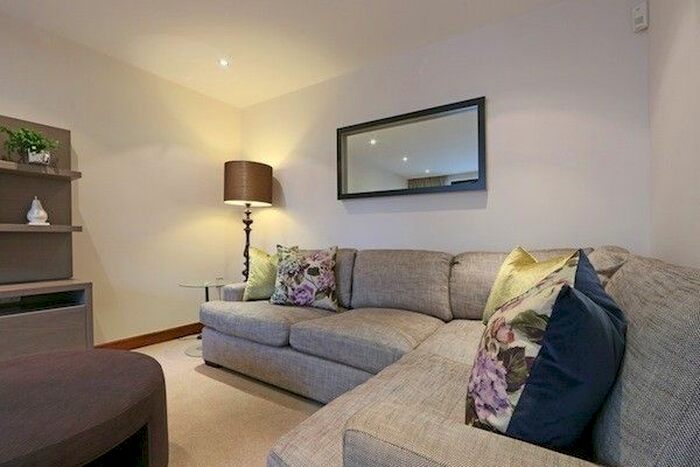 3 Bedroom Flat To Rent In Ennismore Gardens, London SW7