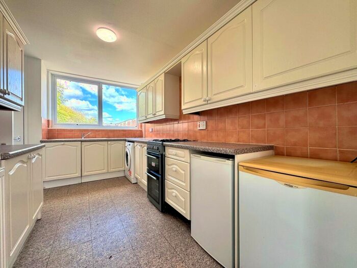 3 Bedroom Terraced House To Rent In Austen Road, Farnborough, GU14
