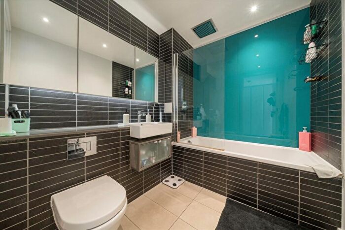 1 Bedroom Flat To Rent In Richmond Road, London Fields, E8