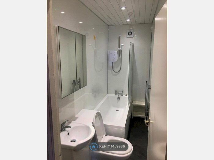 2 Bedroom Flat To Rent In Queen Street, Stirling, FK8