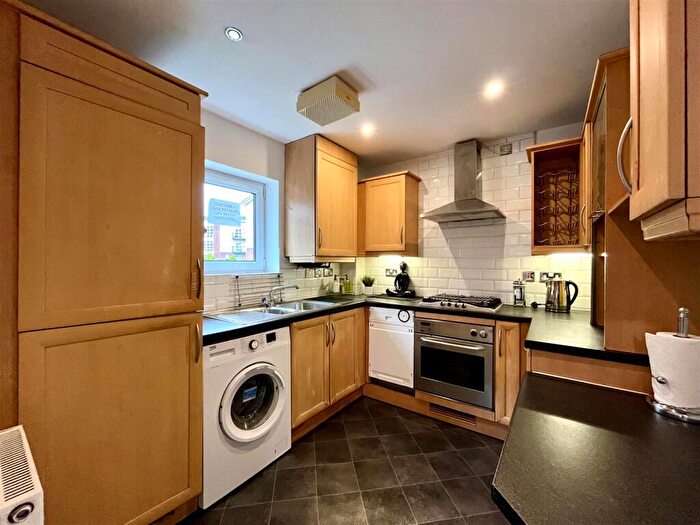 2 Bedroom Apartment To Rent In Wharf Road, Sale, M33