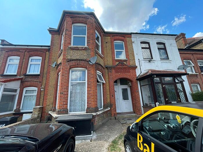 2 Bedroom Maisonette To Rent In Eastwood Road, Ilford, London, IG3