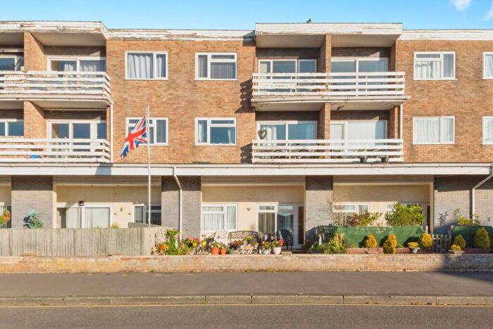 2 Bedroom Flat For Sale In Kings Avenue, Holland-on-Sea, Clacton-on-Sea, Essex, CO15