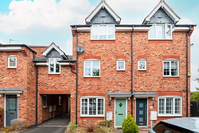 3 Bedroom Semi-detached House For Sale In Hickling Close, Rothley, LE7