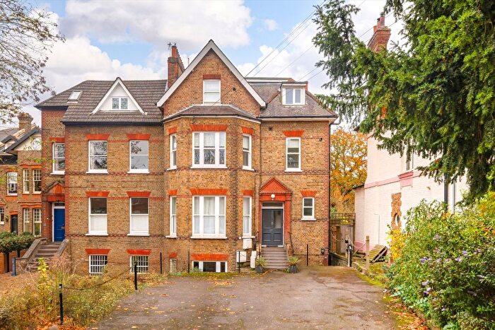 2 Bedroom Flat For Sale In Culverden Road, London, SW12
