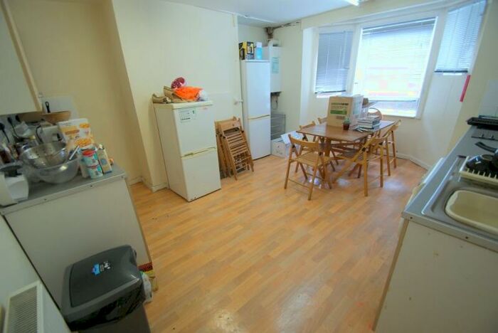 6 Bedroom Terraced House To Rent In Ebberston Terrace, Hyde Park, Leeds, LS6