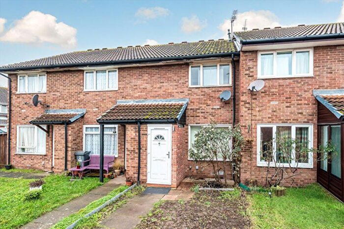 2 Bedroom Property To Rent In Harvesters Close, Isleworth, TW7