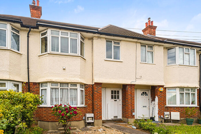 2 Bedroom Maisonette For Sale In Wide Way, Mitcham, Greater London, CR4