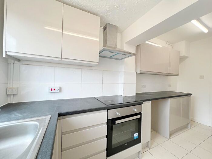 3 Bedroom Terraced House To Rent In Ferndale Road, SN2