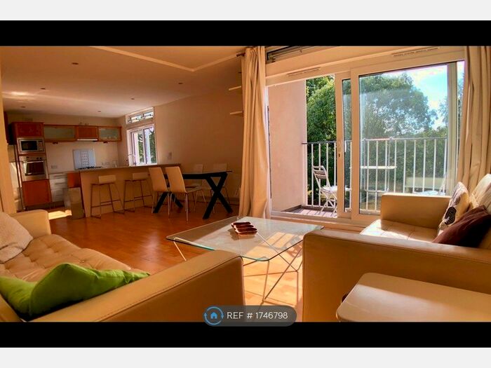 3 Bedroom Flat To Rent In Victoria Rise, London, SW4