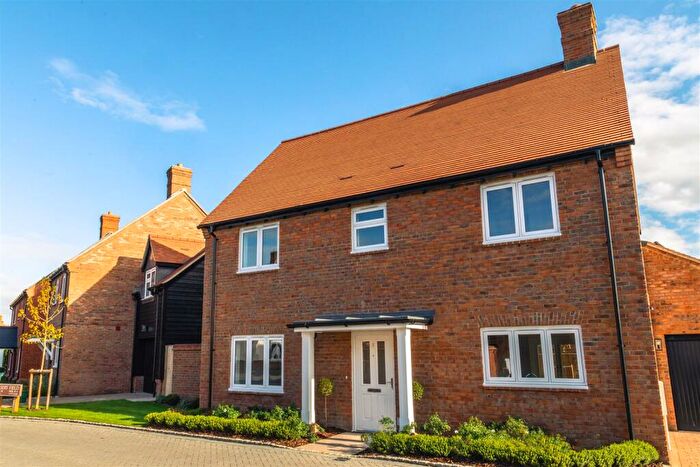 4 Bedroom Detached House For Sale In Stanbridge Road, Haddenham, Buckinghamshire, HP17