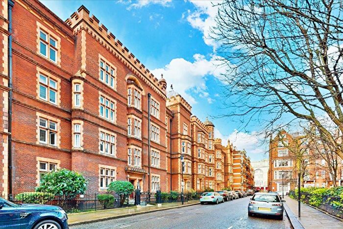 Studio To Rent In Kensington Court, London, W8