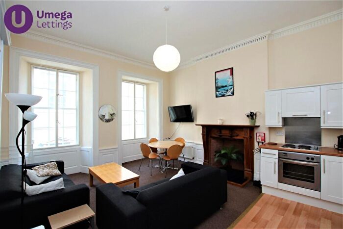 4 Bedroom Apartment To Rent In South College Street, Old Town, Edinburgh, EH8