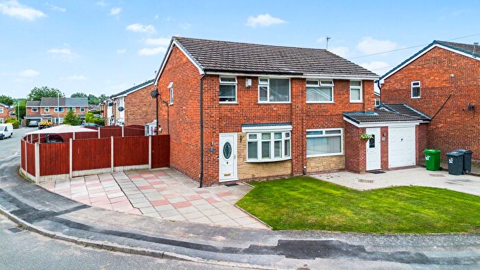 3 Bedroom Semi-Detached House For Sale In Hertford Close, Woolston, WA1