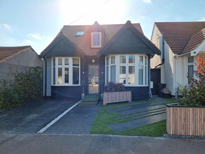 4 Bedroom Detached Bungalow For Sale In Forterie Gardens, Ilford, IG3