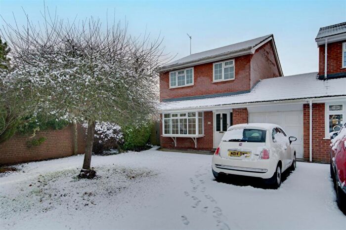3 Bedroom Link Detached House For Sale In Selkirk Drive, Holmes Chapel, CW4