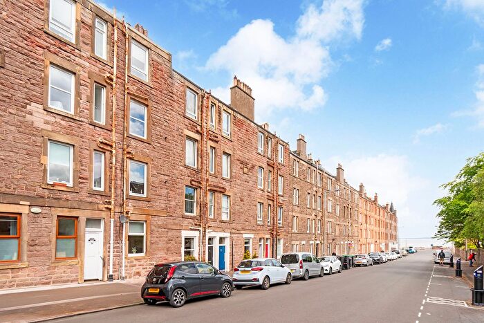 1 Bedroom Flat For Sale In Kings Road, Portobello, Edinburgh, EH15