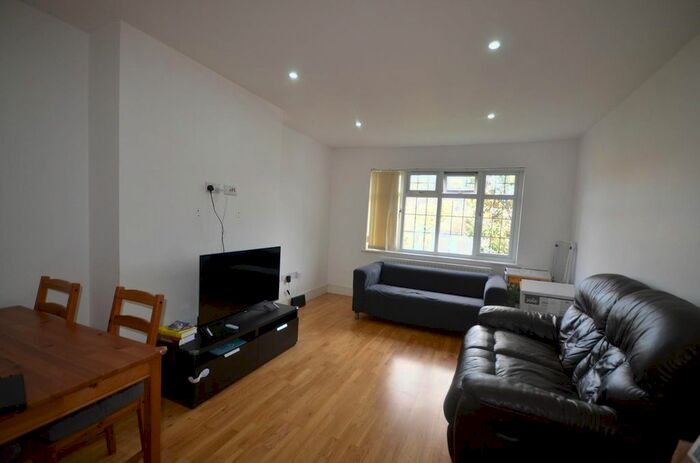 2 Bedroom Flat To Rent In Cornwall Road, Pinner, HA5