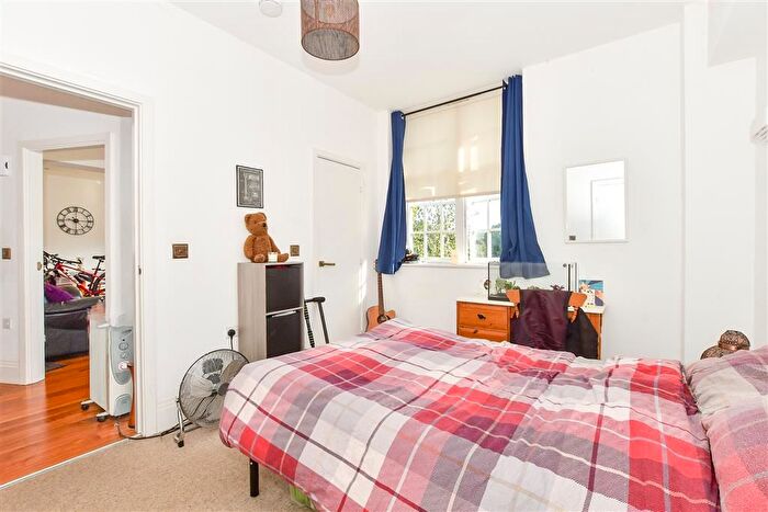 1 Bedroom Flat For Sale In Lesbourne Road, Reigate, Surrey, RH2