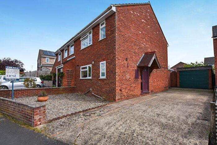 3 Bedroom Semi Detached House For Sale In Fitzwilliam Road, Stamford, PE9