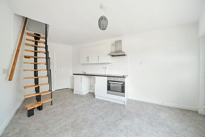 1 Bedroom Detached House For Sale In Courthill Road, Lewisham, London, SE13