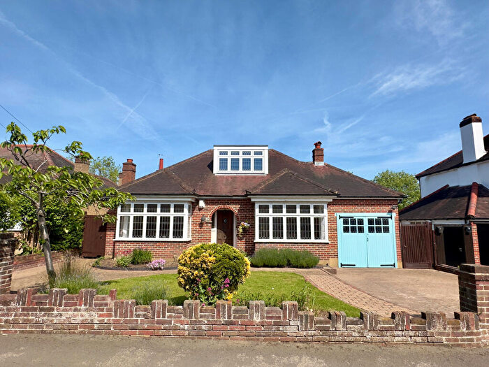 4 Bedroom Bungalow For Sale In Gatesden Road, Fetcham, KT22