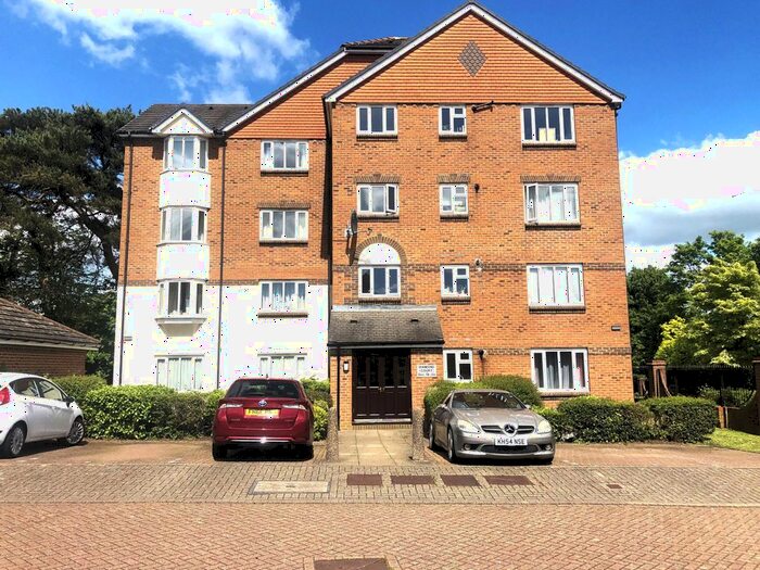1 Bedroom Flat To Rent In Flat, Diamond Court, St. Annes Way, Redhill, RH1