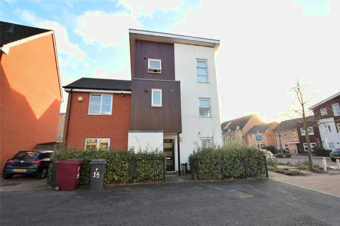 3 Bedroom Detached House To Rent In Puffin Way, Reading, Berkshire, RG2