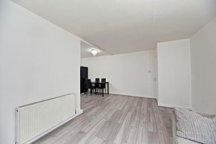 2 Bedroom Flat For Sale In Heathfield Road, Croydon, CR0