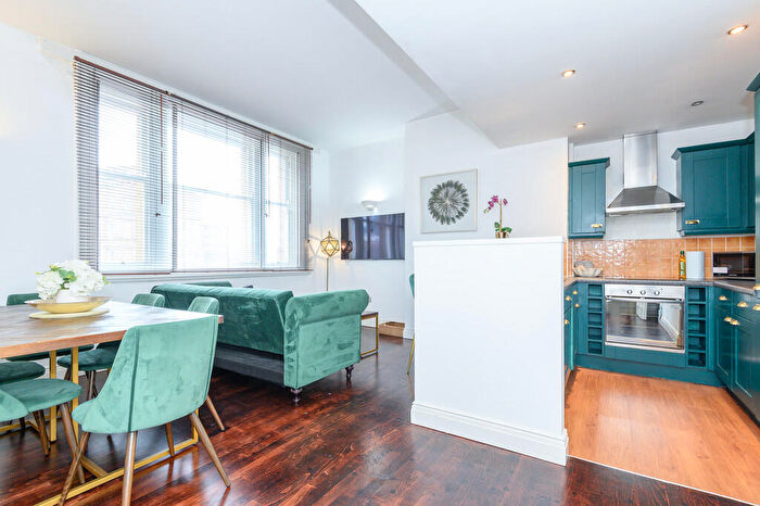 2 Bedroom Apartment For Sale In Dock Street, LS10