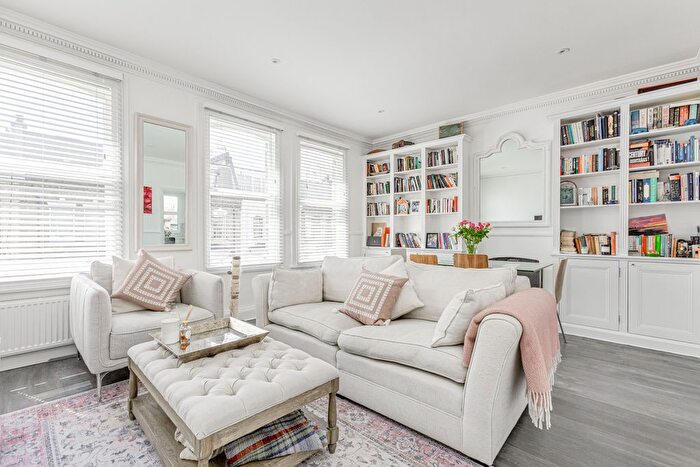 3 Bedroom Flat To Rent In Radipole Road, Parsons Green, SW6