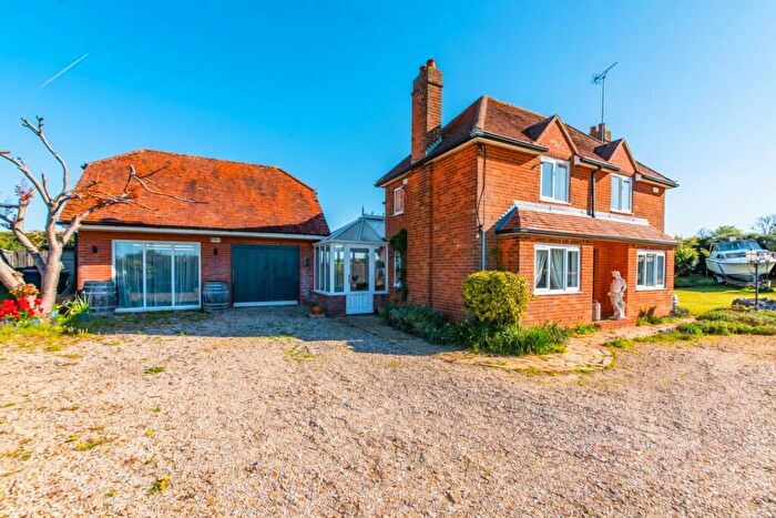 3 Bedroom Detached House For Sale In Oxford Road, Newbury, RG20