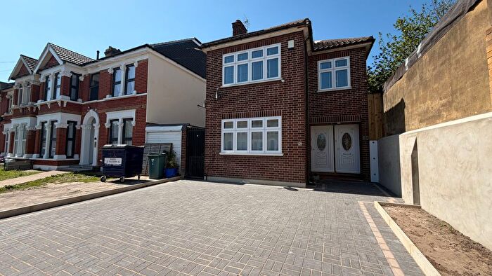 2 Bedroom Flat To Rent In Aberdour Road, Ilford, IG3