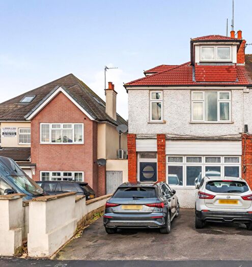 1 Bedroom Flat For Sale In East Street, Epsom, KT17